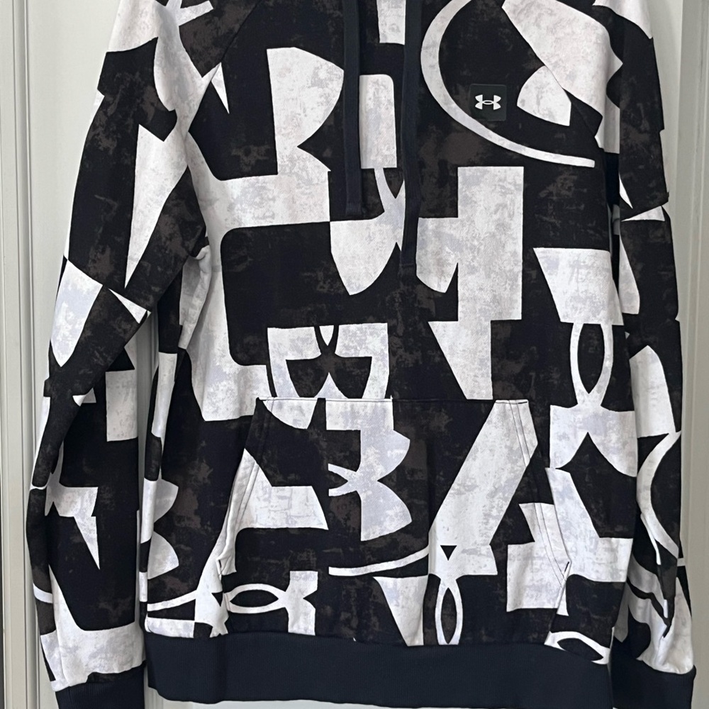 Under Armour Black Logo Print